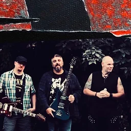 Flannel: A Grungy ’90s Revival