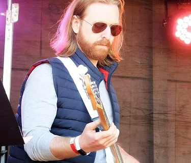 Free Live music with Chris Weidensaul at The Vineyard at Hershey