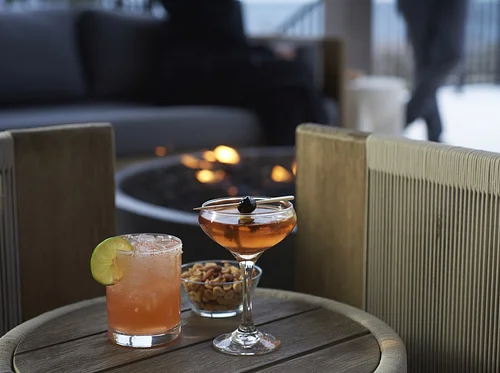 Happy Hour with live music by Rachelle Rossi