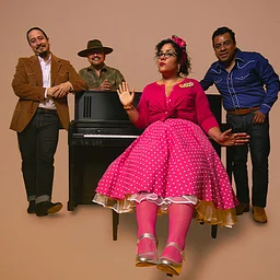 La Santa Cecilia | Los Años