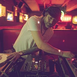 WEDNESDAY – RECORD RALLY – dj johnny stevens — in the lounge