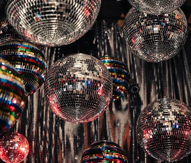 Retro Nostalgia: ’70s–’80s–’90s Hits