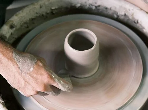 Wheelthrowing for Beginners to Advanced with Asha Serra (Session D – 8 Weeks)