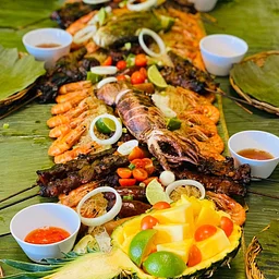 Kamayan Mondays at Maemax