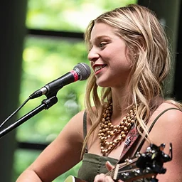 Izzy Burns – Live Music