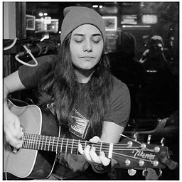 Live Music – Felicia Hoyos