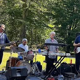 Central Beat at Café in the Woods