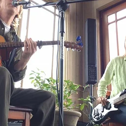Live music in the orchard: Mojo Pie