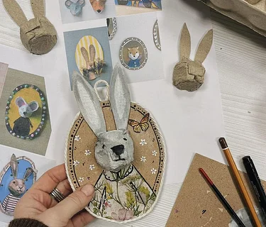 Family Crafternoon | Egg Carton Cameo