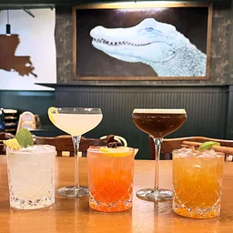 Happy Hour @ White Alligator