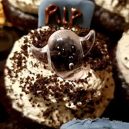 Spooky Halloween Cupcake Pairing with Sweet Tooth by Sarah