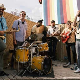 Charlie & The Tropicales