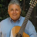 Breathless Bubbles & Music Summer Series – Julio Reyes