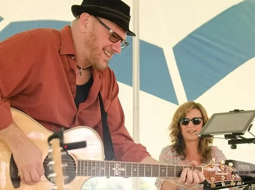 Live Music: The Bonds