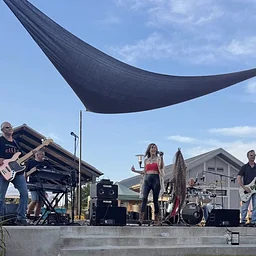 Live in the Plaza