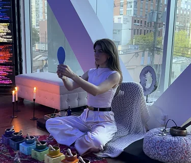 Neurosensory Hypno-immersion with Violet