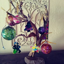 Art & Cocktails: Alcohol Ink Holiday Ornaments