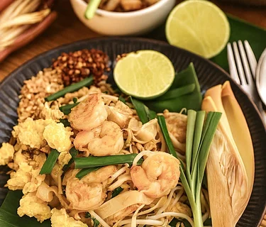 The Art of Thai Cooking: Dry Noodles with Thai Sauce