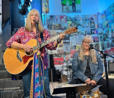 Live Music: The Keller Sisters