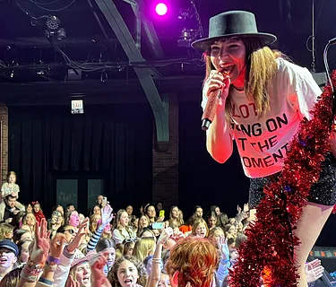 Burning Red – Unofficial Tribute to Taylor Swift
