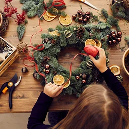 A Warm Welcome: Wreath Workshop