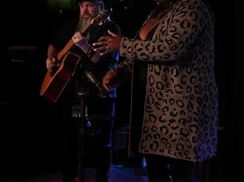 Live music with The bozwellz