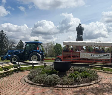 Landmarks & Lunch Trolley Tour
