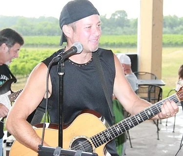 Sunday Brunch Live Music Series – Matt Noffsinger