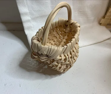 Intro to Rib Baskets: Weave a Baby Cheek Garlic Basket with Traycee Bosle