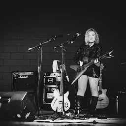 LIVE MUSIC: Lizz Faith