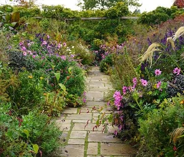 Full Circle: From English Country Gardens to the New Naturalism Movement in American Gardens