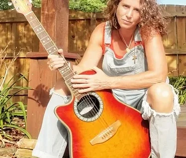Live Music: Pam Ross