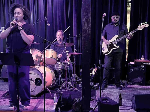 Live Music With Brie and the Bystanders