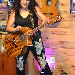 Live Music – Wendy Woo