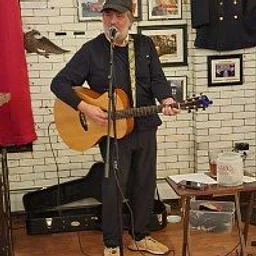 Live Music: Tom Bisson