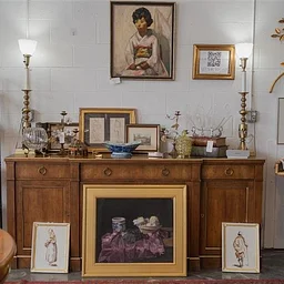Carriage House Market - Vintage, Antiques & Makers