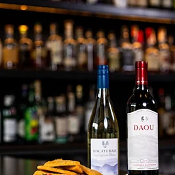 HUMMUS & WINE