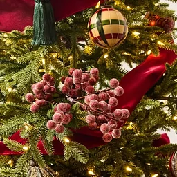 Pottery Barn: Trim a Beautiful Tree