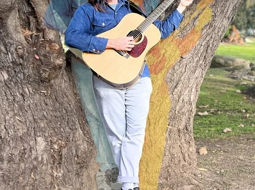 Live Music: Jared Nels 6-9 pm / Live Music: DisFruta