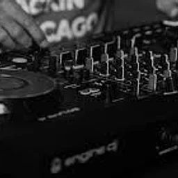 Live DJ 🎧