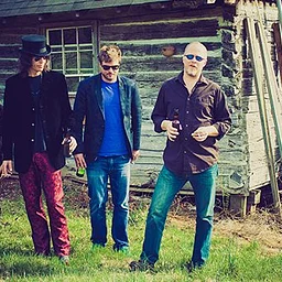 Live music in the orchard: The Pollocks