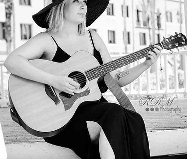 Friday Night Concert: Courtney Amber