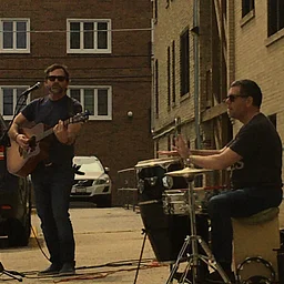 Live Music: Robb Janov