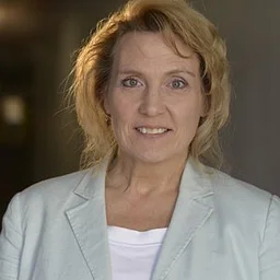 TALENT | Jeanne Phillips
