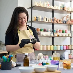 EsSCENTials: Candle-Making Workshop