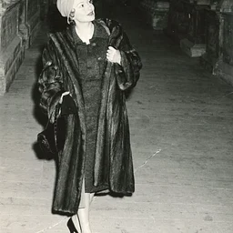 Talk of the Town: Olivia de Havilland & Joan Fontaine