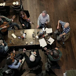 Saturday Seisiún: Irish Trad Band Fret & Fiddle