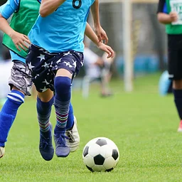 Práctica de fútbol para niños (kids soccer practice)