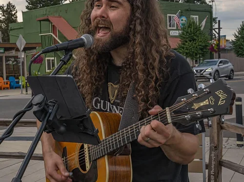 Live music - CARNATION