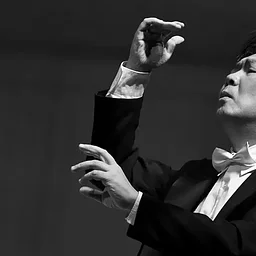 Long Yu Conducts Rachmaninoff